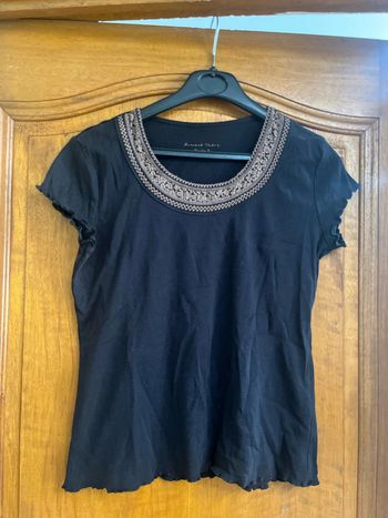 T- shirt noir Armand Thiery taille 2