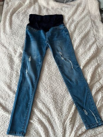 Jean de grossesse style déchiré
