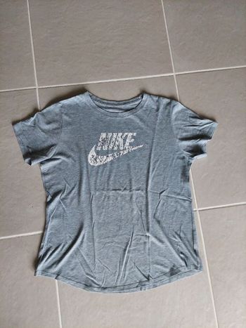 Tshirt Nike gris clair taille M/38