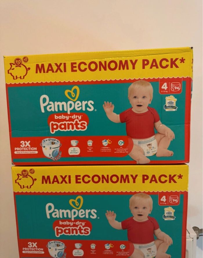 2 cartons couches  Pampers