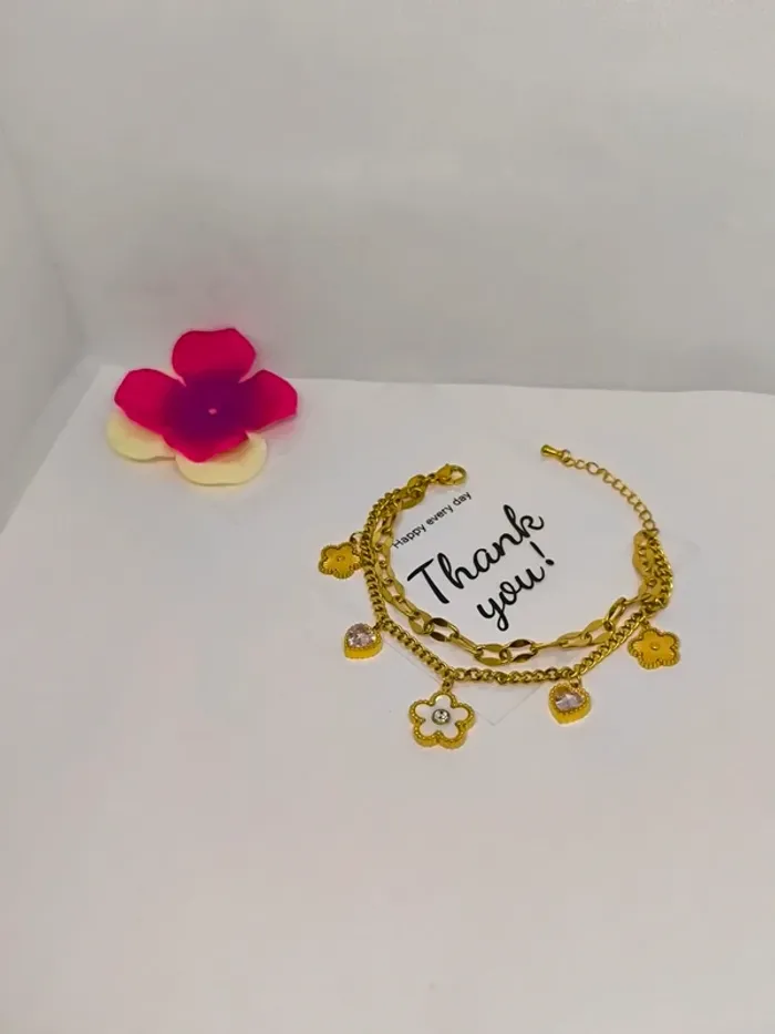 Bracelet doré et blanc nacré avec coeurs et fleurs - photo numéro 5