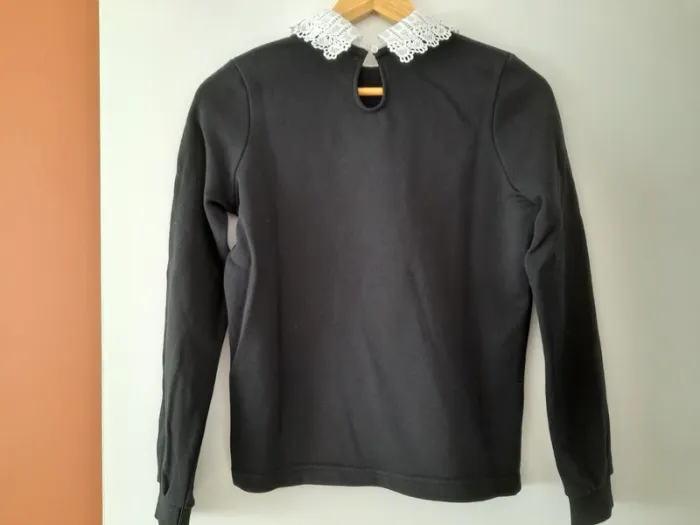 Sweat-shirt noir et col blanc en dentelle - photo numéro 4