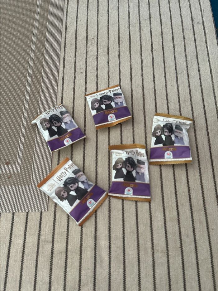 Lot 5 sachets figurine Harry Potter wizzis neuf