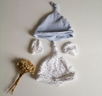 Lot de 2 bonnets et 1 paire de moufles