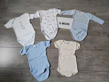 lot de 5 bodies garçons 6 mois absorba et petit bateau