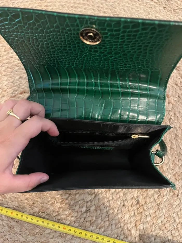 Sac bandoulière effet croco vert Asos - photo numéro 5