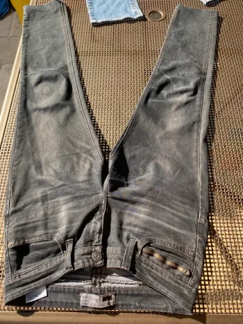 Jean noir Levis demi curve skinny w28