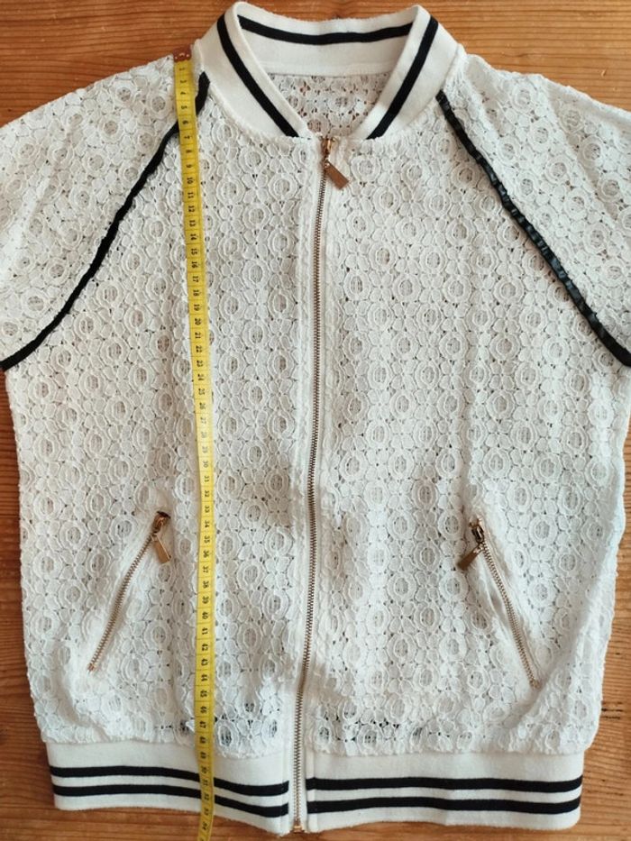🤍 Veste Blanche Légère en Dentelle à Rayures Noires – Taille L/40 – Très Bon État - photo numéro 8