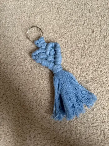 Porte-clés cœur en macramé