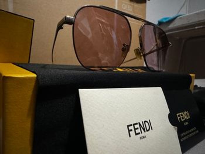 Lunette fendi authentique - photo numéro 5