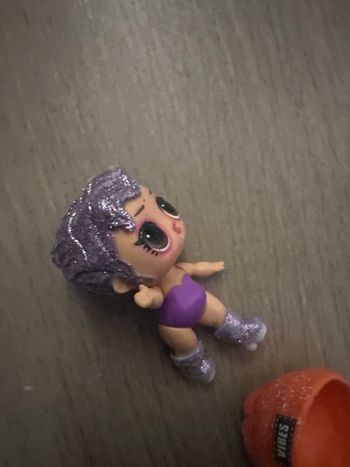 Mini poupée LOL Surprise – tenue violette