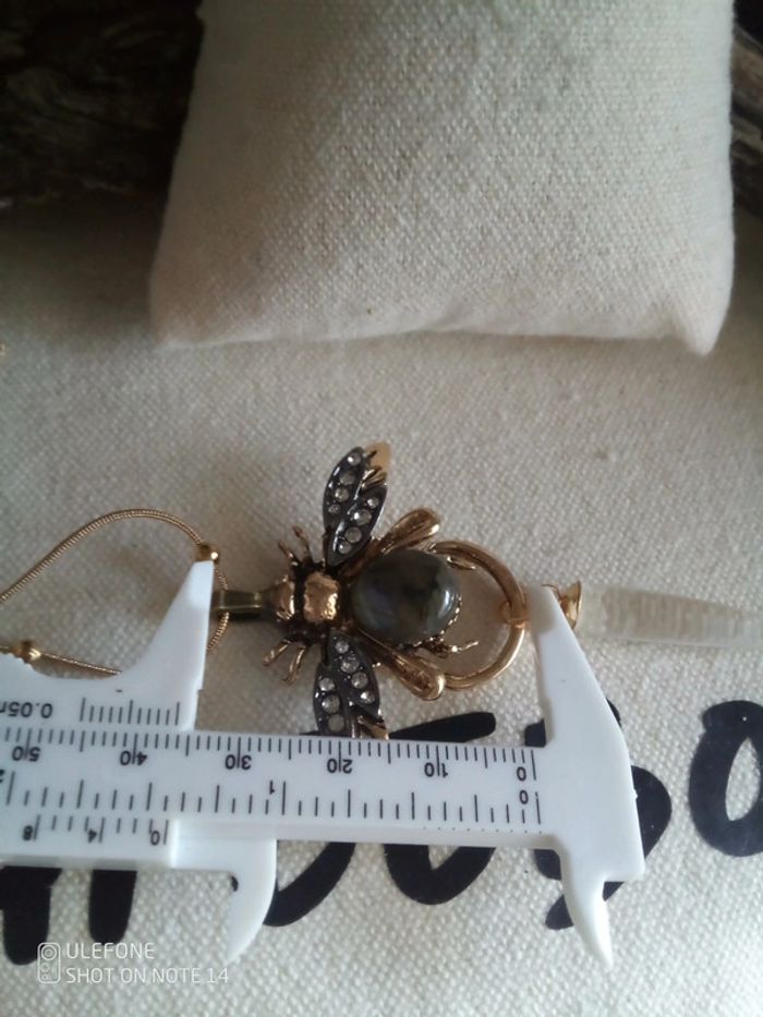 Collier abeille avec pierre de labradorite et de cristal de roche - photo numéro 4