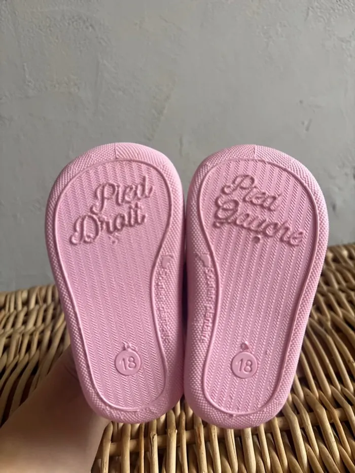 Pantoufle fille pointure 18 en très bon état - photo numéro 3