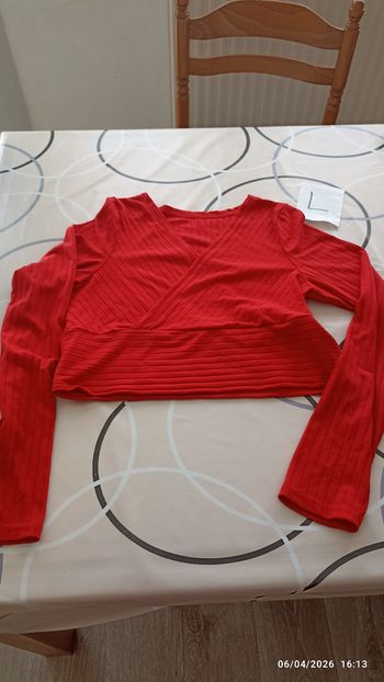 Haut decolté rouge L