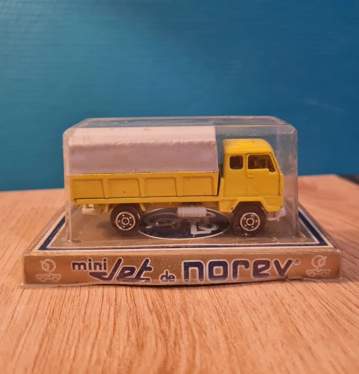 Mini Jet Norev 436 Volvo Bache - photo numéro 2