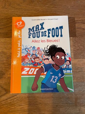 Livre Petit à petit je lis Max fou de foot Allez les bleues ! CP Niveau 2
