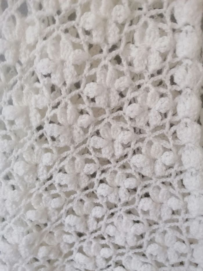 ⚠️C'est réservé Châle ou grande écharpe vintage crocheté mains - photo numéro 4