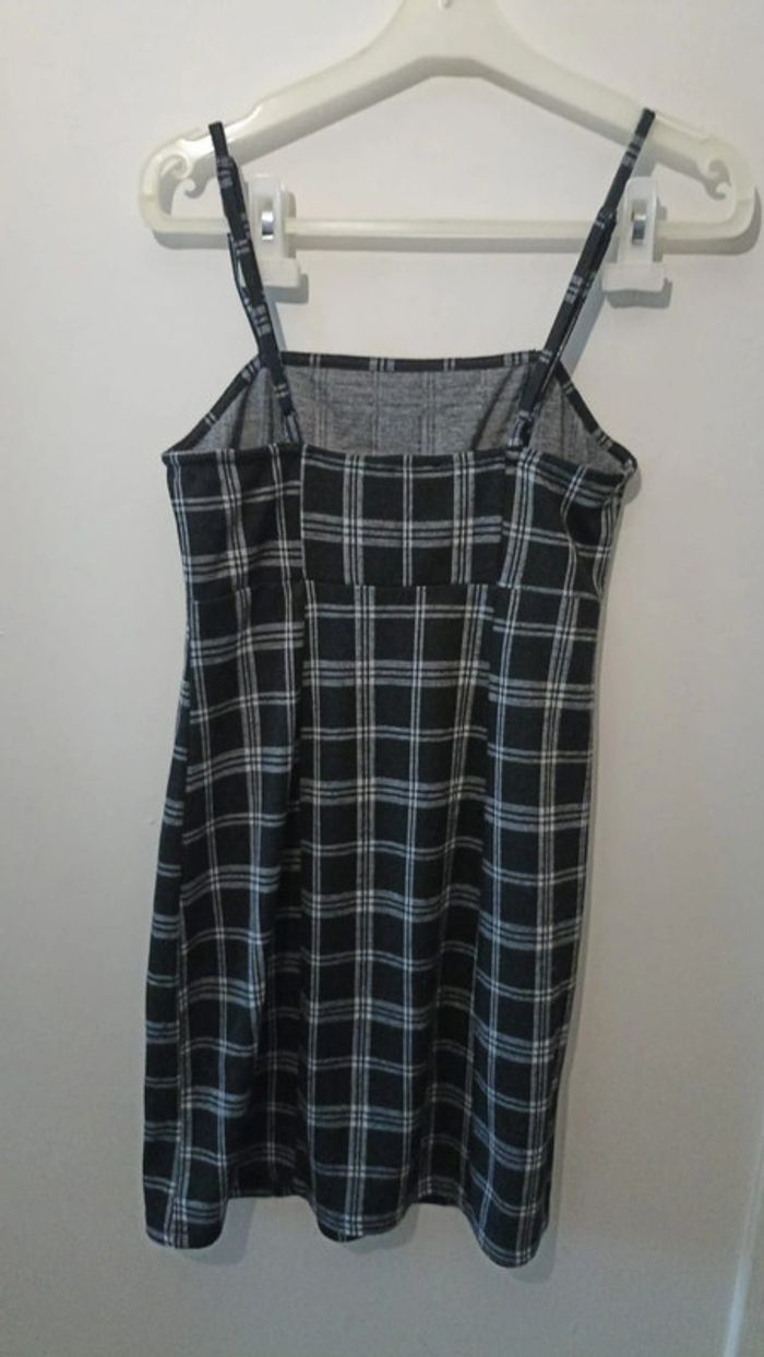 Robe Courte à Carreaux Noirs et Blancs - Tendance et Polyvalente ! - photo numéro 2