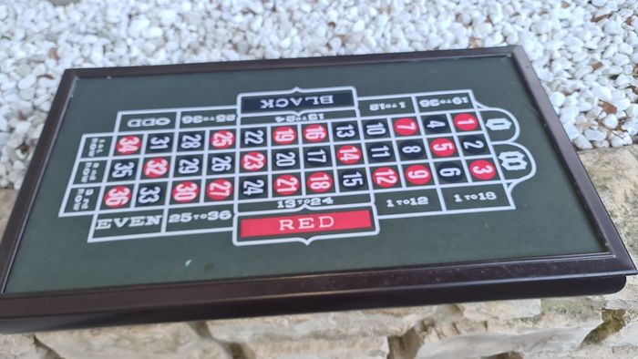 Jeu de casino 3 en 1, Roulette, coffret en bois de 100 jetons, 5 dés, 3 tapis de jeu, 1 ramasse jetons, - photo numéro 8