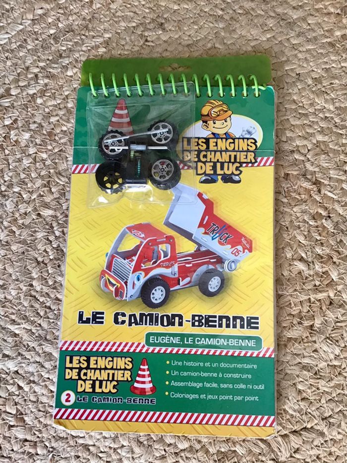 Livre les engins de Luc Eugène le camion benne maquette à construire - photo numéro 2