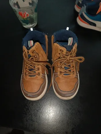 Chaussure montante enfant taille 24