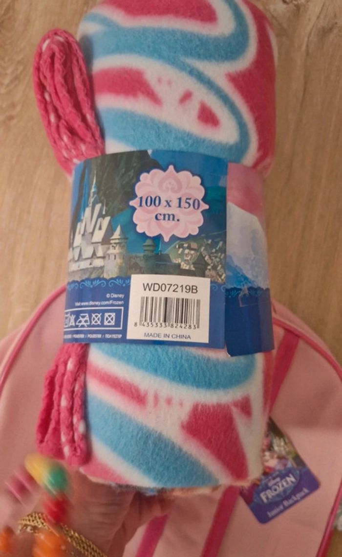 Lot sac a dos et plaid idéal pour la rentrée reine des neiges Frozen neuf - photo numéro 3