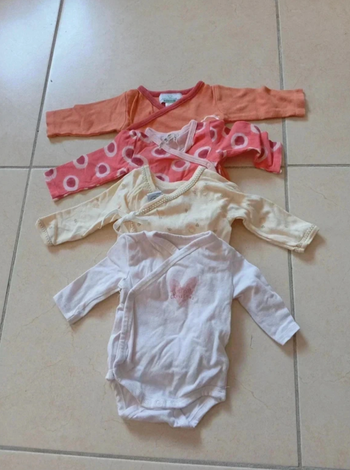 Lot de 4 bodies 1 mois