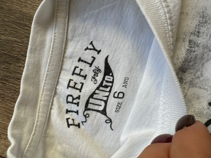 - Tee shirt Firefly - 6 ans - Très bon état, mini tache - photo numéro 2