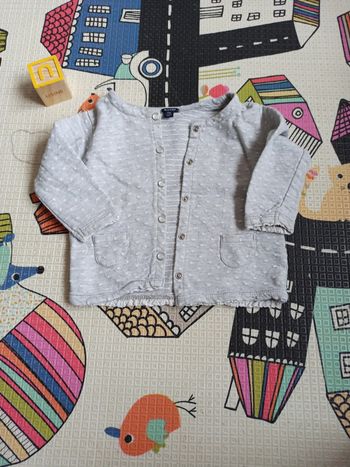 Gilet à pois blancs