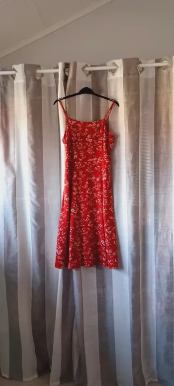 Robe rouge femme Shein, motif fleuri, avec fermeture eclair derrière, taille M
