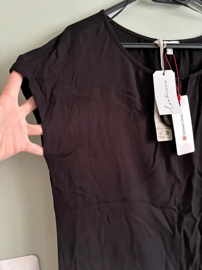 Teeshirt neuf taille S - photo numéro 2