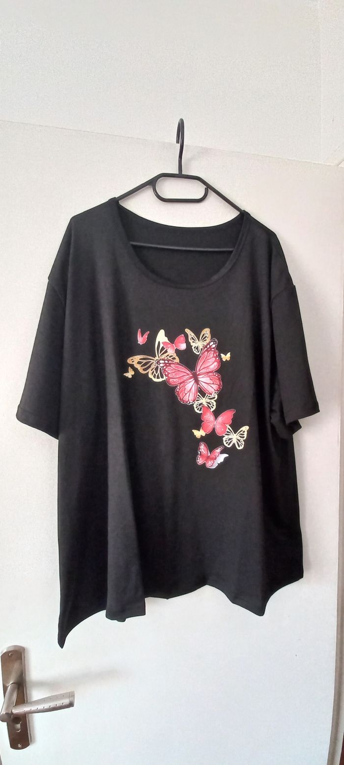 Tes shirt noir motifs papillons - photo numéro 4