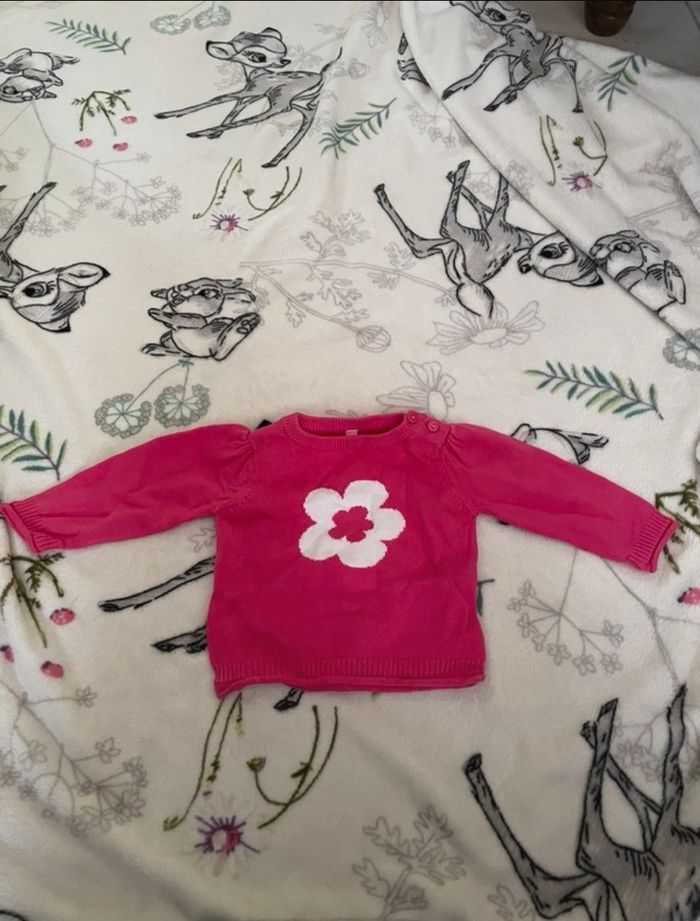 Pull rose à motif, taille 6 mois, marque Gemo.