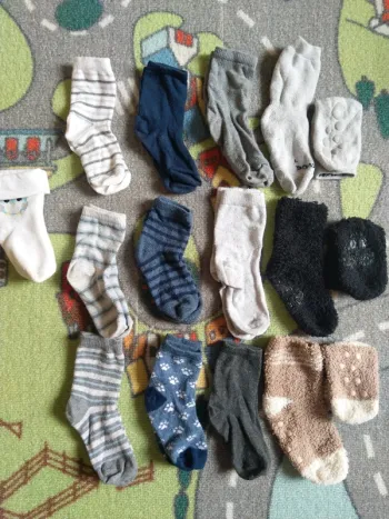 Lot 12 paires de chaussettes diverses marque, taille 18-20 / 19-22