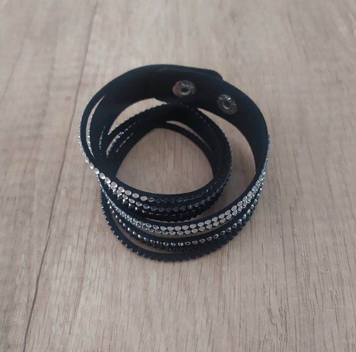 Bracelet en suédine  noir et strass - photo numéro 2