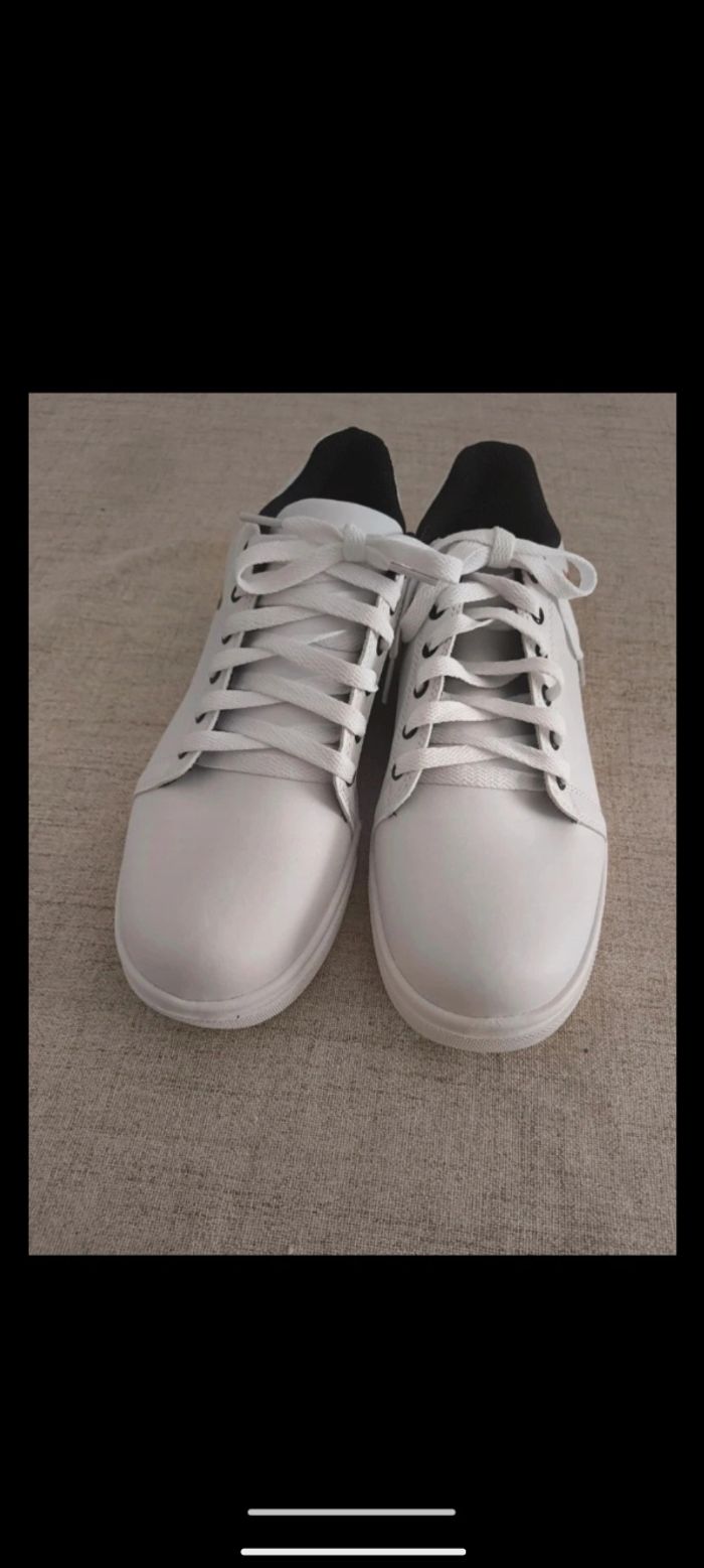 Basket minnie femme pointure 42 ( neuf)