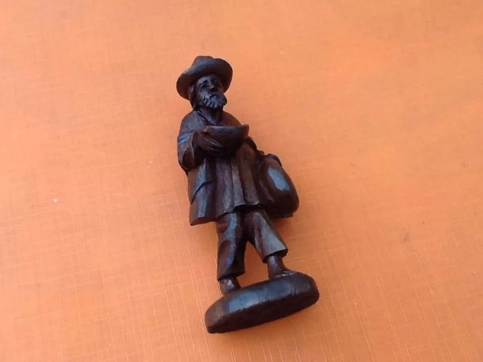 Sculpture Statuette bois sculpté Le voyageur - photo numéro 4