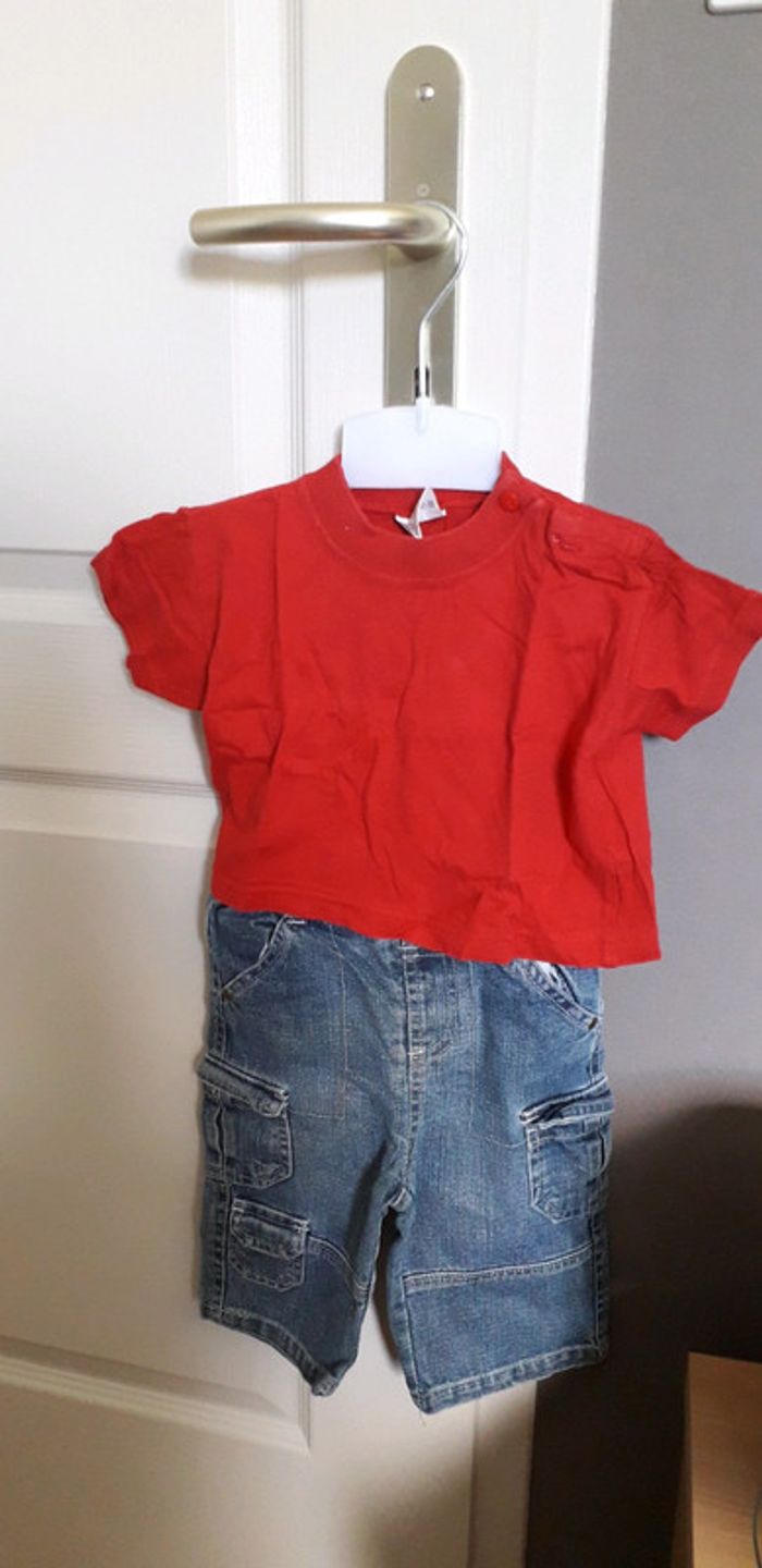 Jeans, tee-shirt rouge et veste à carreaux - photo numéro 2
