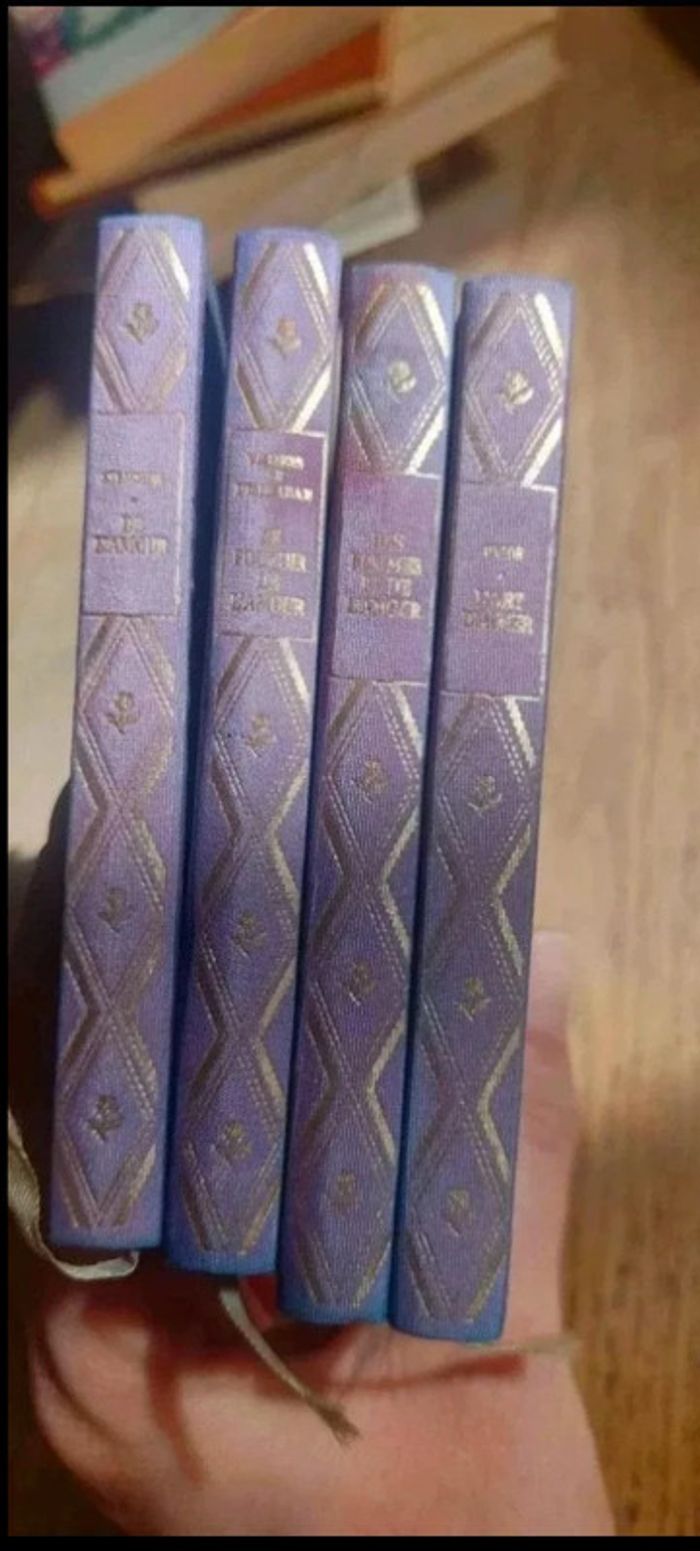 Lot de  4  livres de  collection  de  1970