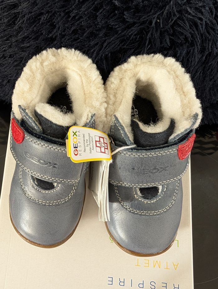 Chaussures d'hiver garçon. En cuir et autre cuir. Chaudes. Taille 21. Neuf. Geox - photo numéro 5