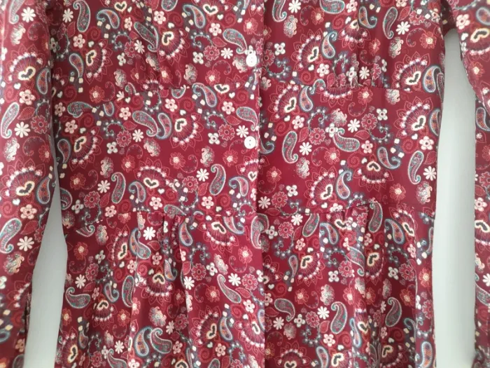 Robe longue resserrée à la taille. - photo numéro 3