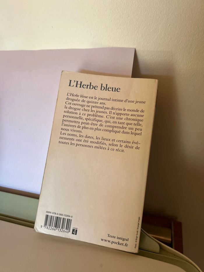 Livre L’herbe bleue - photo numéro 2