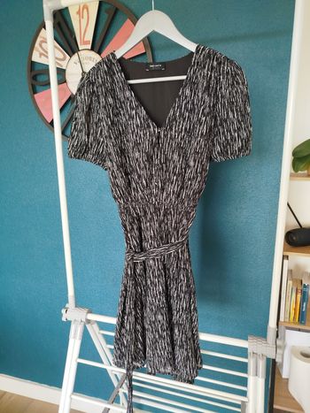Robe noire taille 34 de chez Teddy Smith.