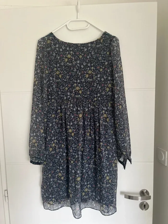 Robe avec motifs fleurs - photo numéro 2