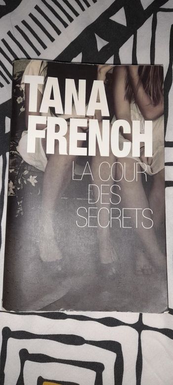 Livre La cour des secrets- Tana French
