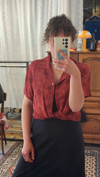 Jolie chemise rouge bordeaux fluide en mousseline vintage