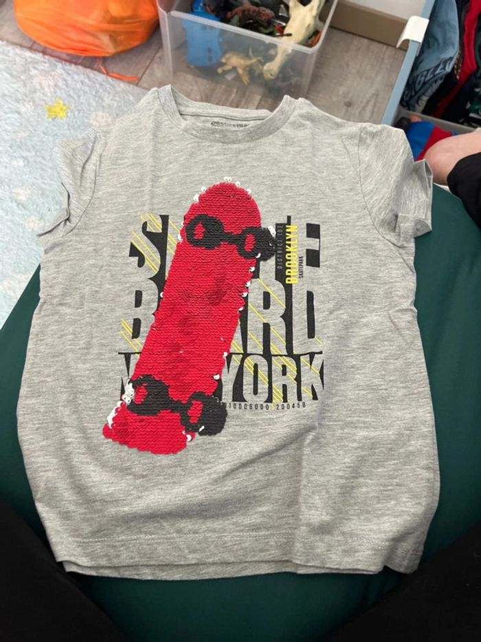 TEE shirt manches courtes taille 6 ans