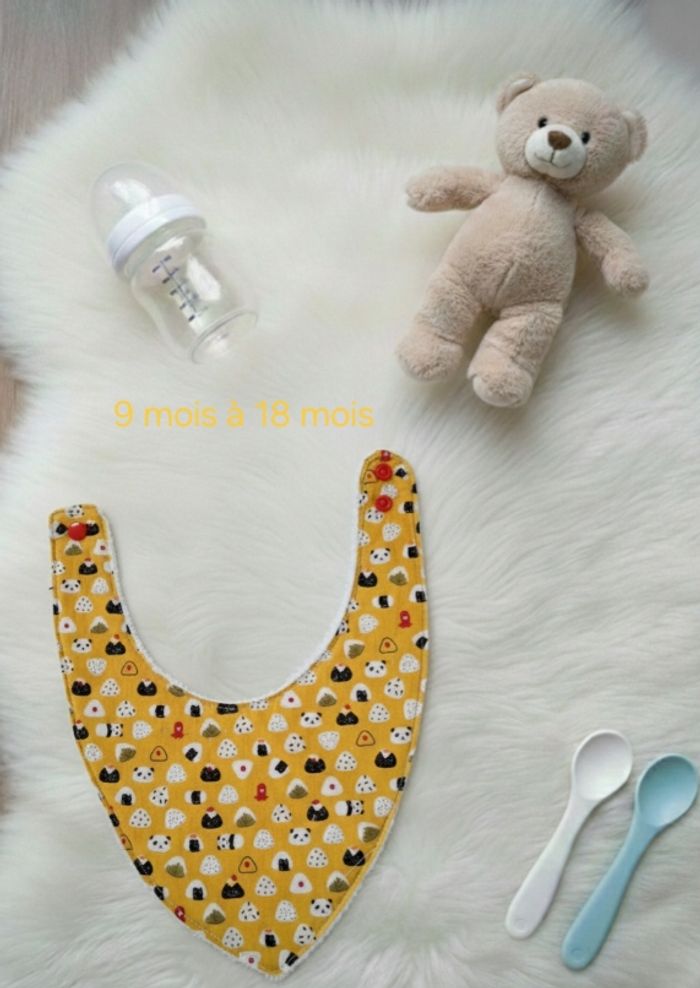 Bavoir bandana 9 mois à 18 mois Création fait main artisanale - photo numéro 1