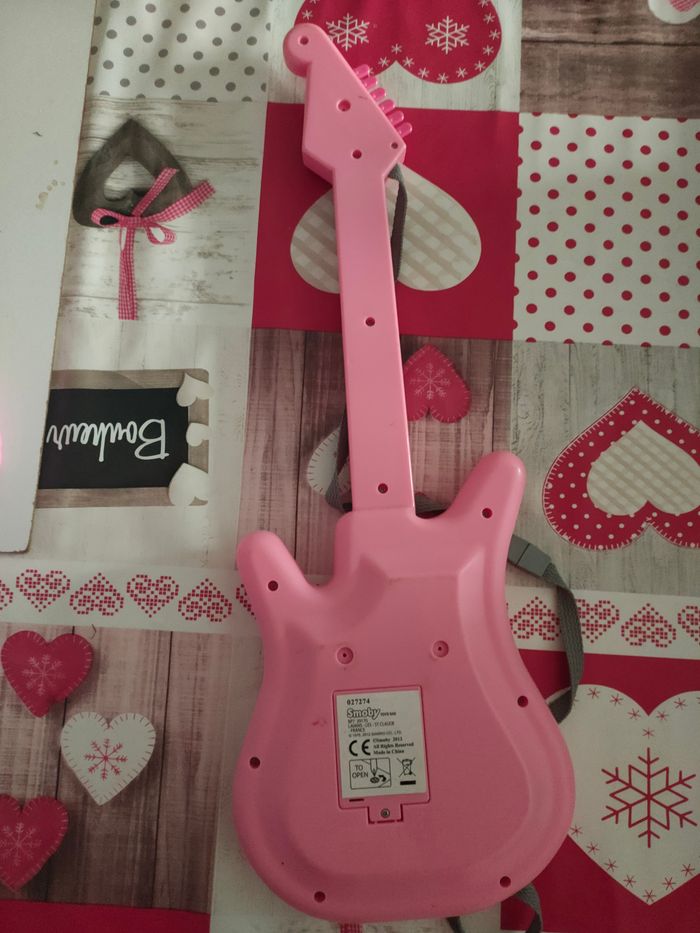 Guitare hello kitty - photo numéro 2