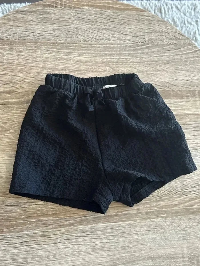 Short fille noir 5 ans / 110 cm - photo numéro 2